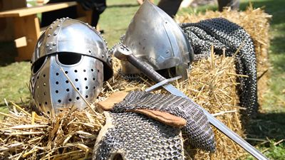 Rüstung und Waffen