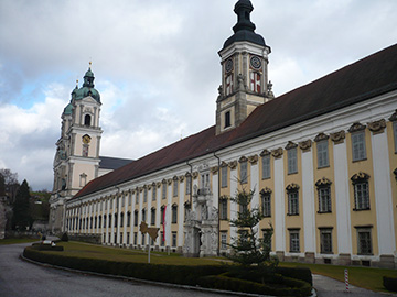 Die prachtvolle Hauptfassade des St. Florianer Stifts.