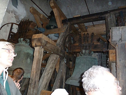Vier der sieben Glocken der Stadtpfarrkirche.