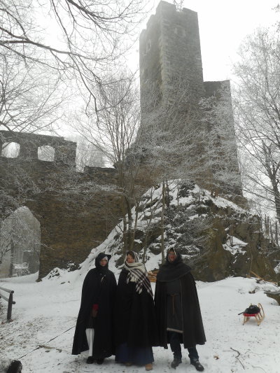 Burg Stauf gefangen in winterlichem Frost