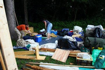 Unser Lager - nach dem Ausladen.