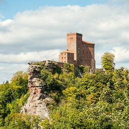 Die Burg Trifels, eine der wichtigsten Burgen der Stauferzeit.